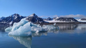 Iceberg nel Kongsfjord, in prossimità di Ny-Ålesund (Isole Svalbard) © Jasmin Rauseo CNR-ISP