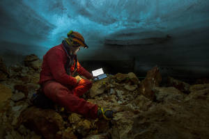 Ground and air temperature monitoring in an ice cave of the eastern Alps - CryoKarst project