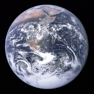 La ‘Blue Marble’, scattata dall’equipaggio dell’Apollo 17 della NASA nel 1972