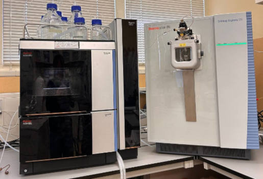 Laboratory for the analytical determination of legacy and emerging organic micropollutants (MicroChem Lab)